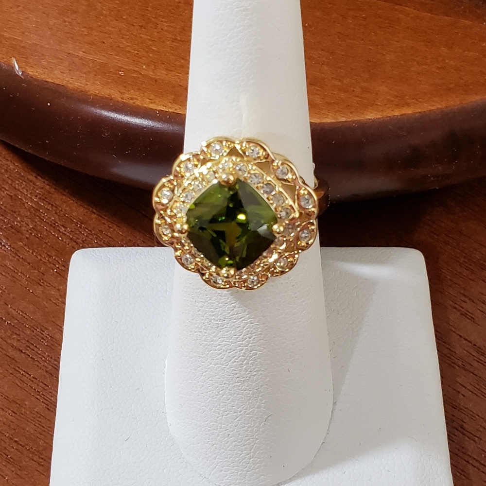 NEW Olive Green and Gold Cocktail Ring Women's Size 7
